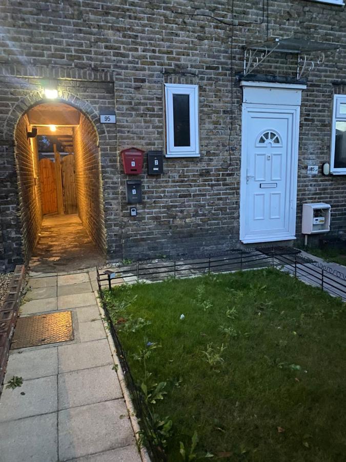 Grangemill Garden Annex Apartment Londra Exterior foto